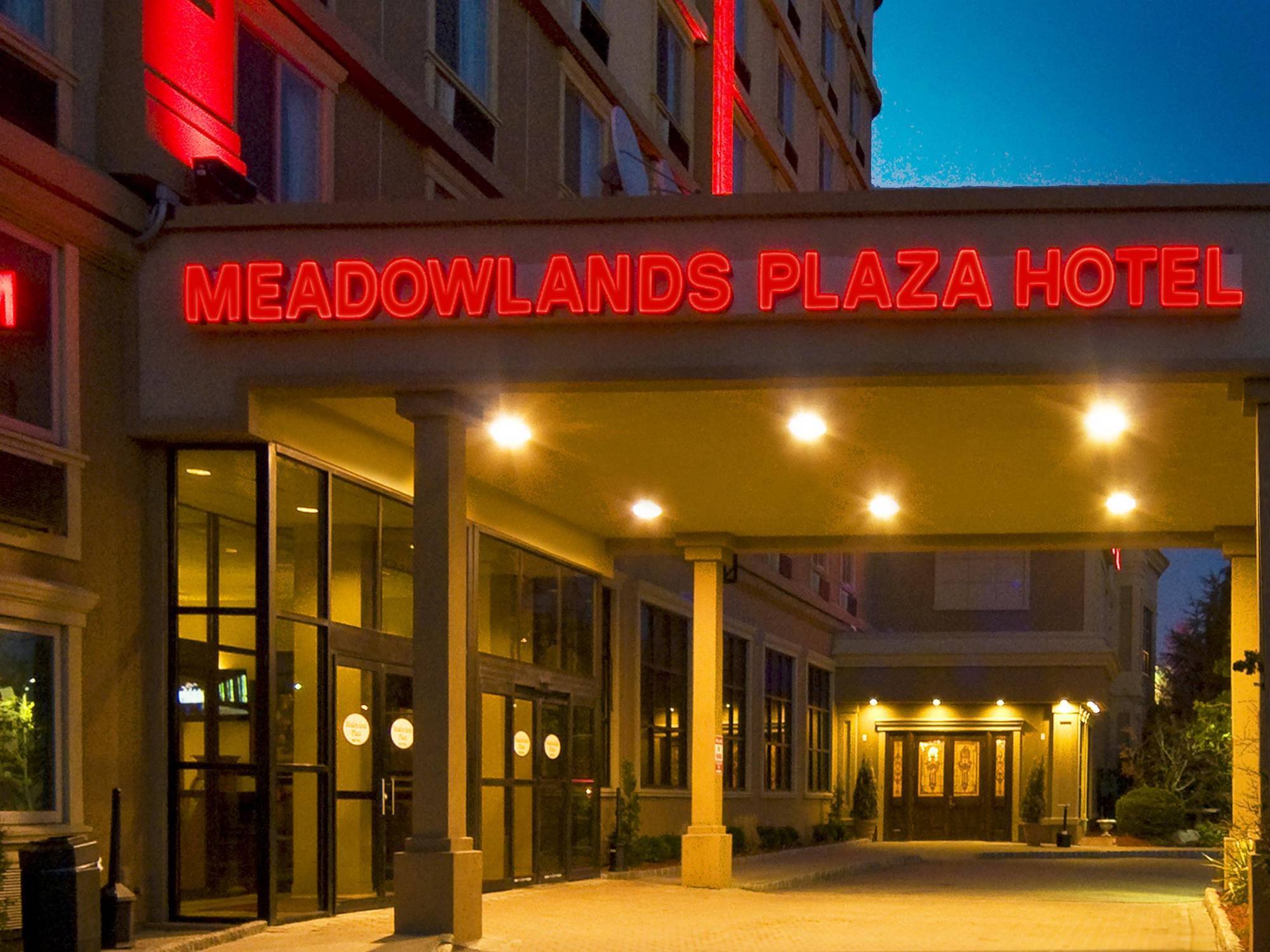 Meadowlands Plaza Hotel Secaucus Bagian luar foto